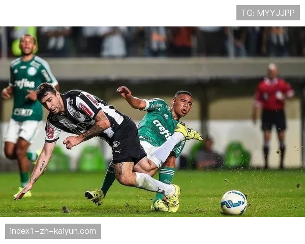 瓜达拉哈拉门将维森特高接抵挡 弱旅面对豪门门将表现抢眼